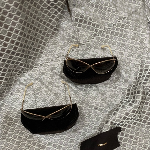 Gently used Tom ford Sunglasses - Picture 7 of 9